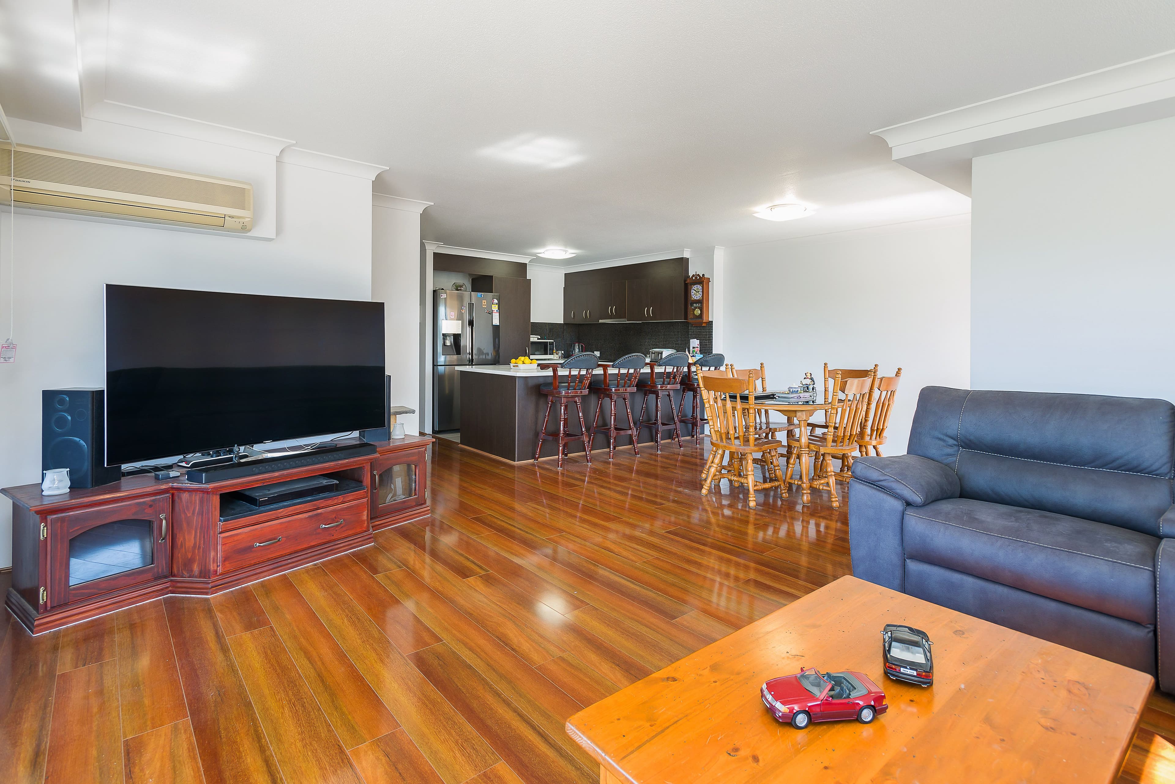 22 Oleander Avenue, Biggera Waters QLD 4216, Biggera Waters - Thumbnail 2