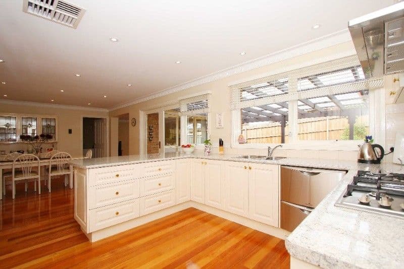 4 Gundry Grove, WATSONIA NORTH VIC 3087, Watsonia North - Thumbnail 2
