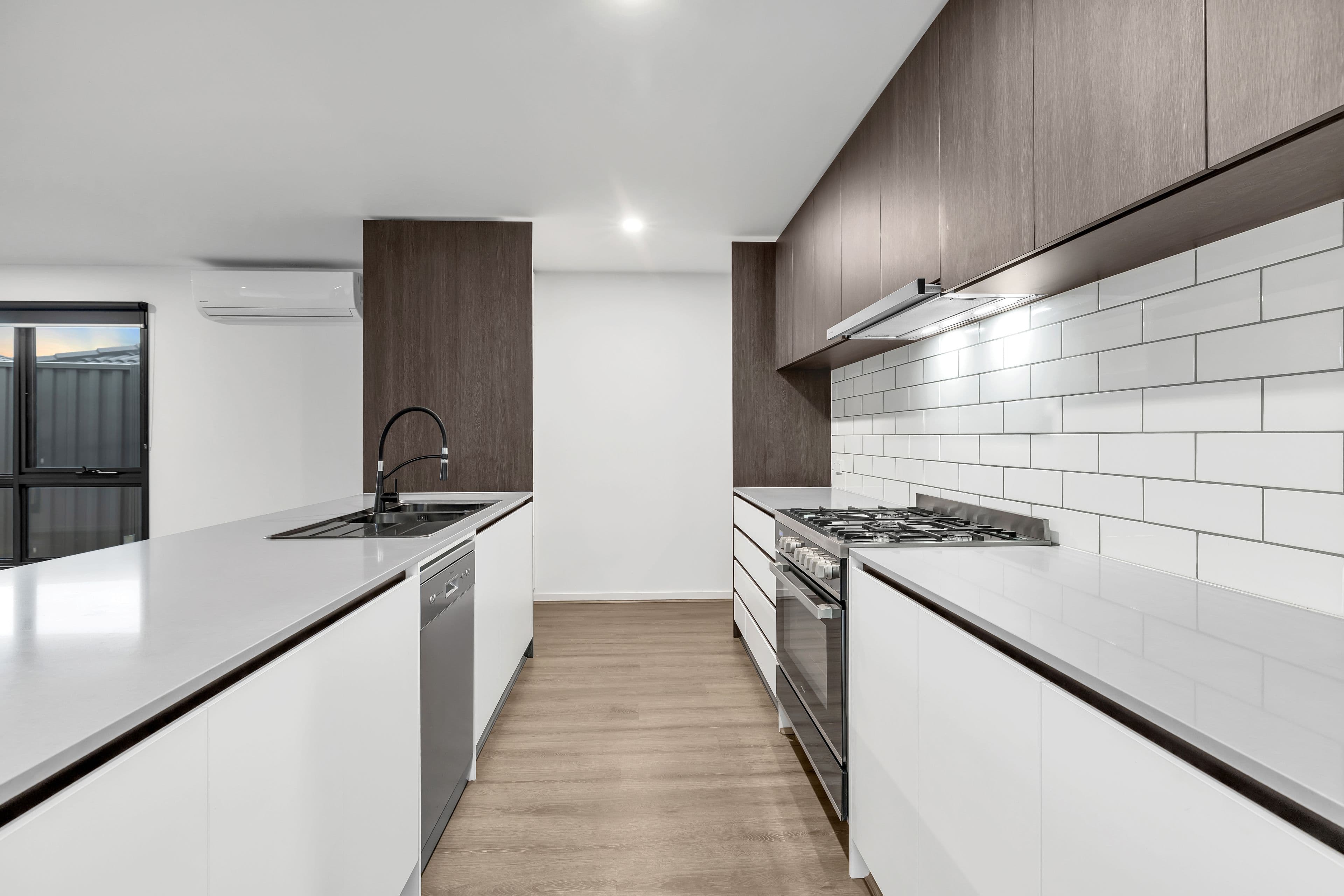 25 Revelstoke Crescent, Pakenham VIC 3810, Pakenham - Thumbnail 2