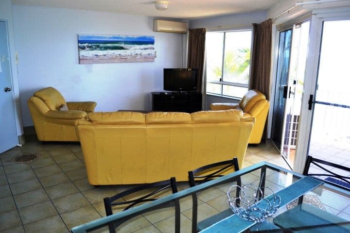 17 Buccaneer Avenue, URANGAN QLD 4655, Urangan - Thumbnail 4