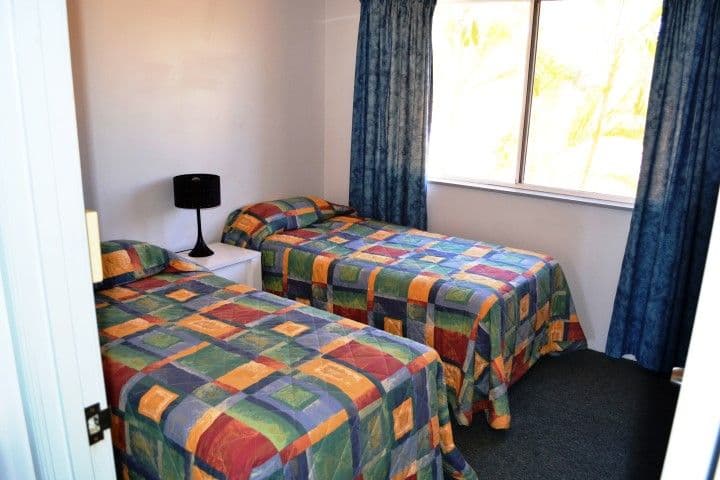 17 Buccaneer Avenue, URANGAN QLD 4655, Urangan - Thumbnail 7