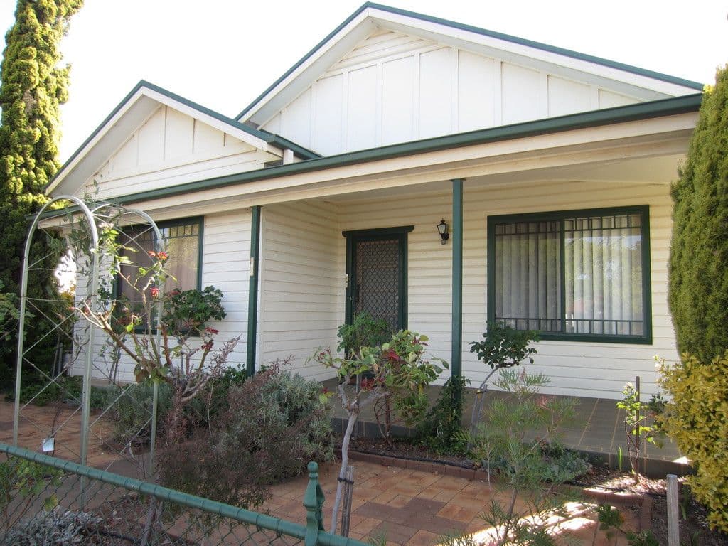 105 Aurora Street, Temora NSW 2666, Temora - Image 1