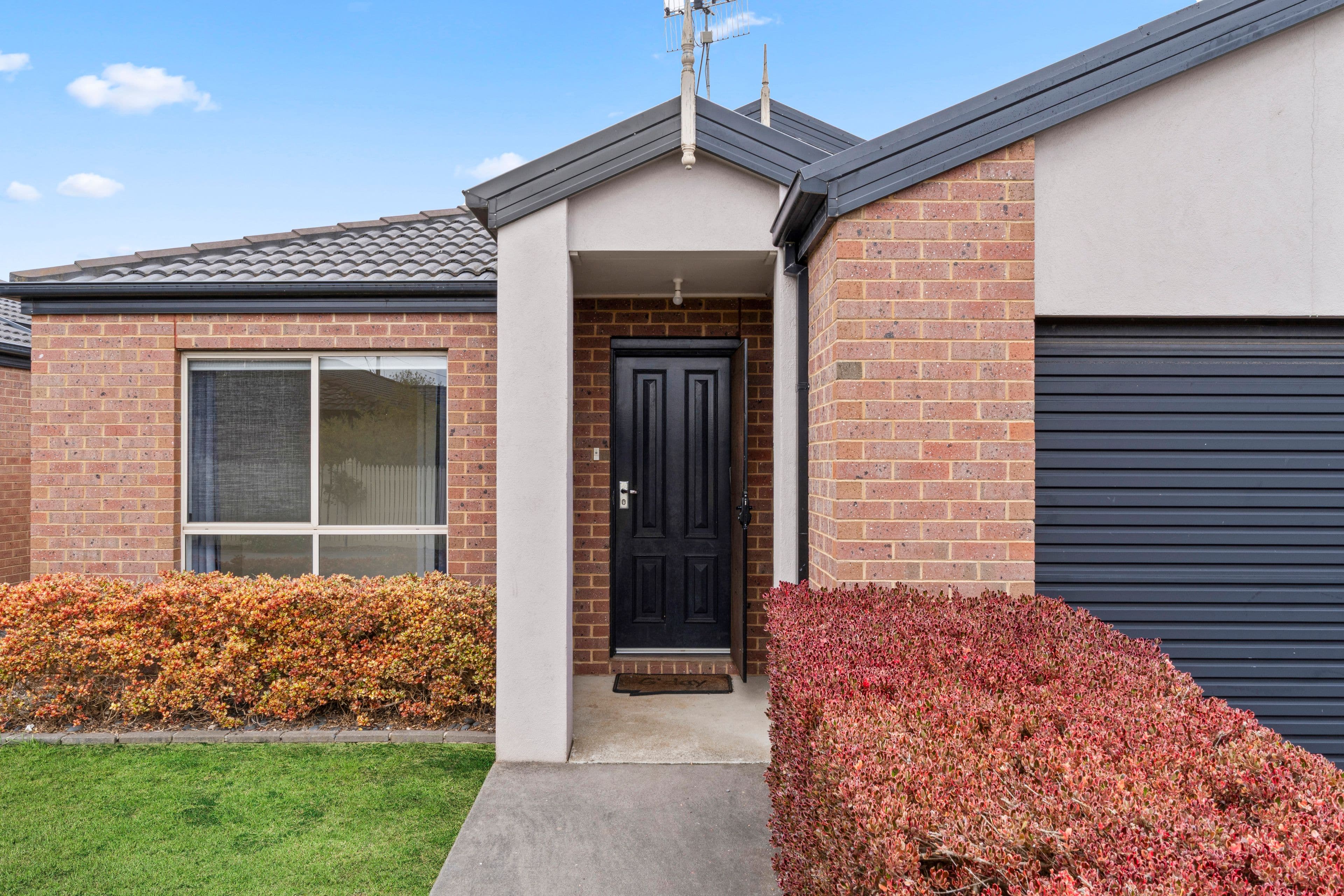 65 Curdie Street, Cobden VIC 3266, Cobden - Thumbnail 2