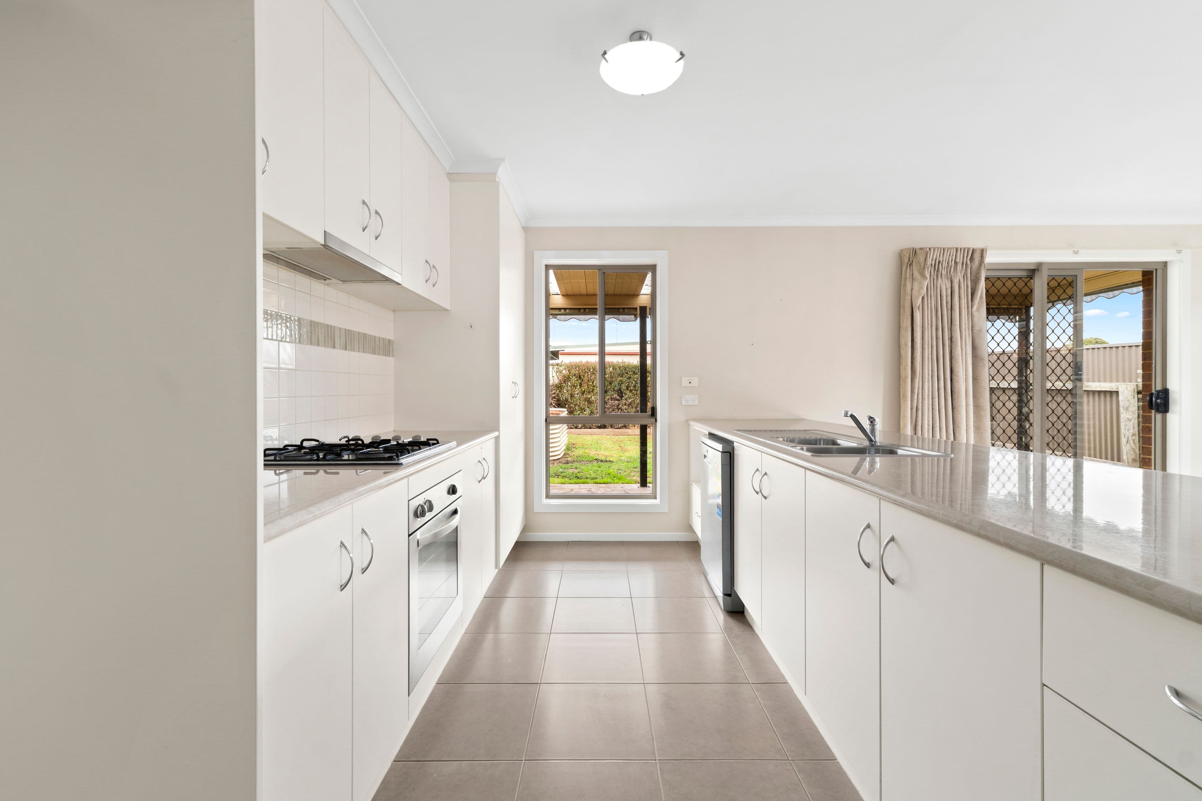 65 Curdie Street, Cobden VIC 3266, Cobden - Thumbnail 3
