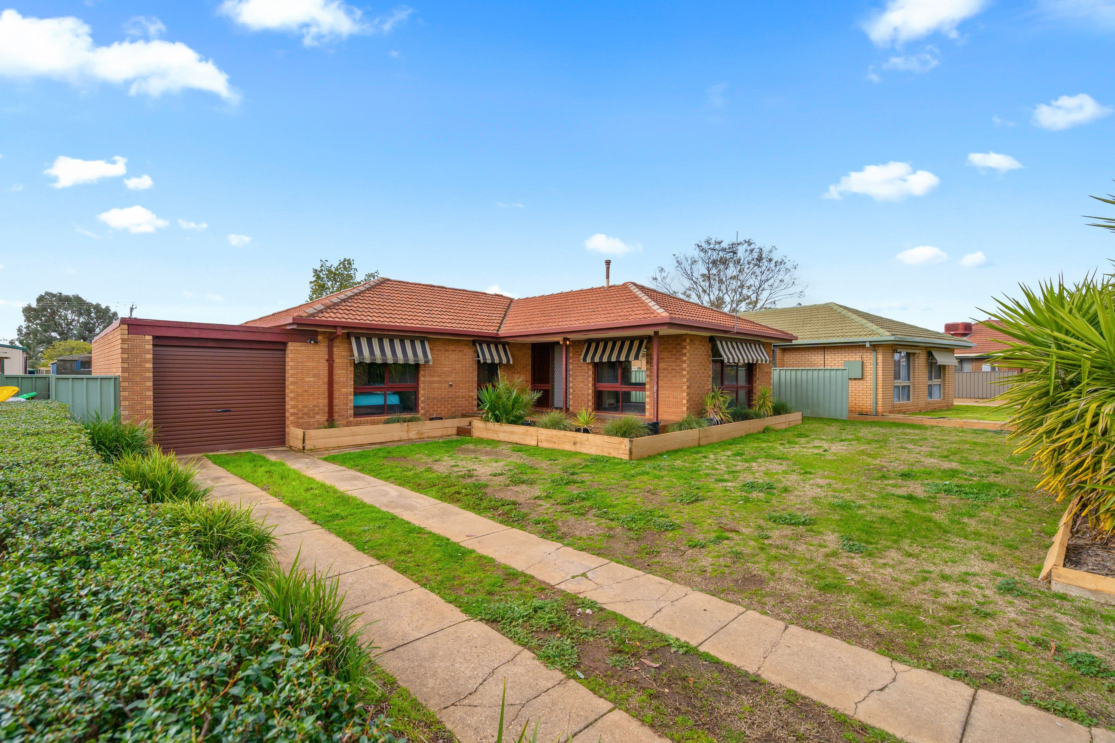8 Lyons Crescent, FOREST HILL NSW 2651, Forest Hill - Image 1