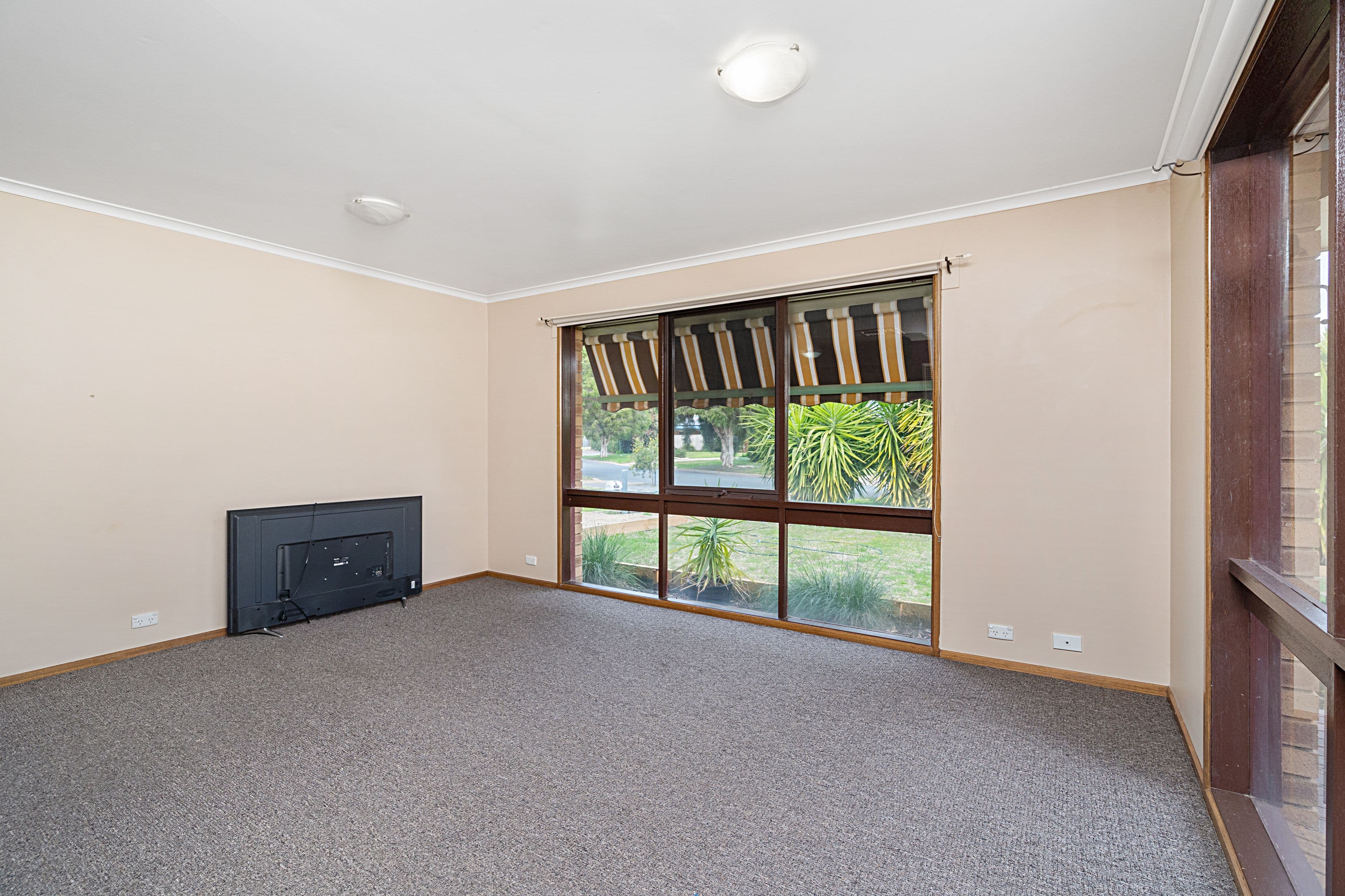 8 Lyons Crescent, FOREST HILL NSW 2651, Forest Hill - Thumbnail 3