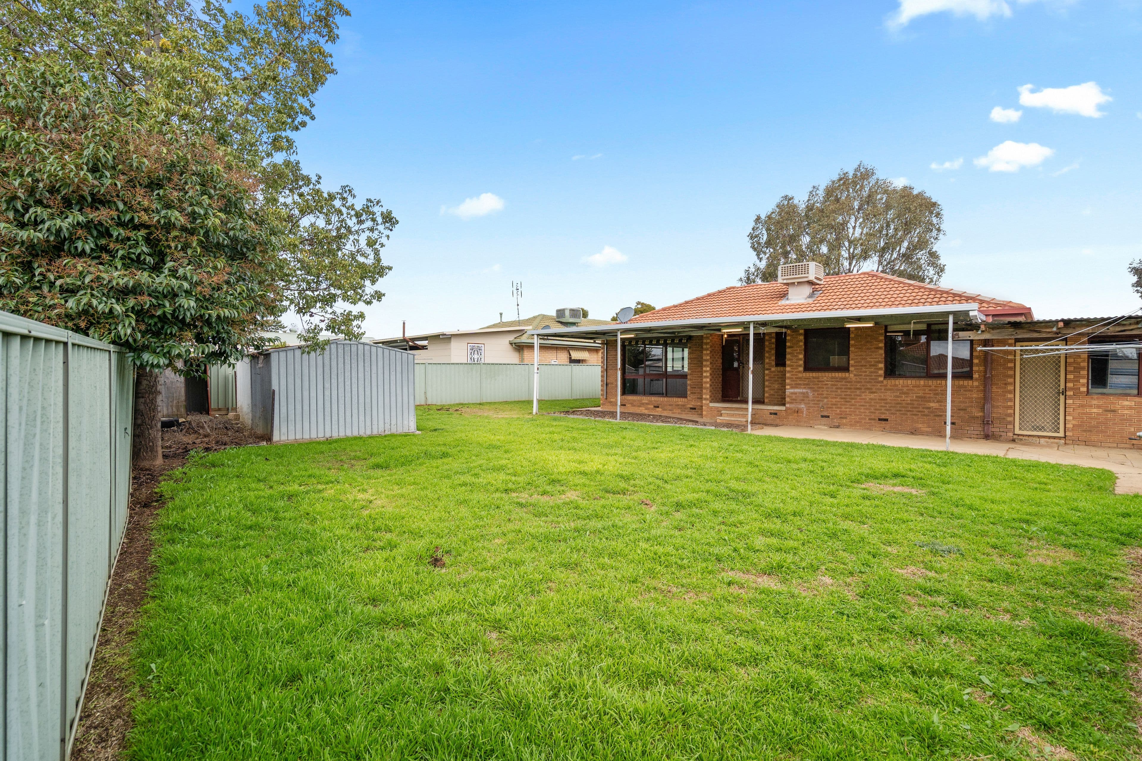 8 Lyons Crescent, FOREST HILL NSW 2651, Forest Hill - Thumbnail 7