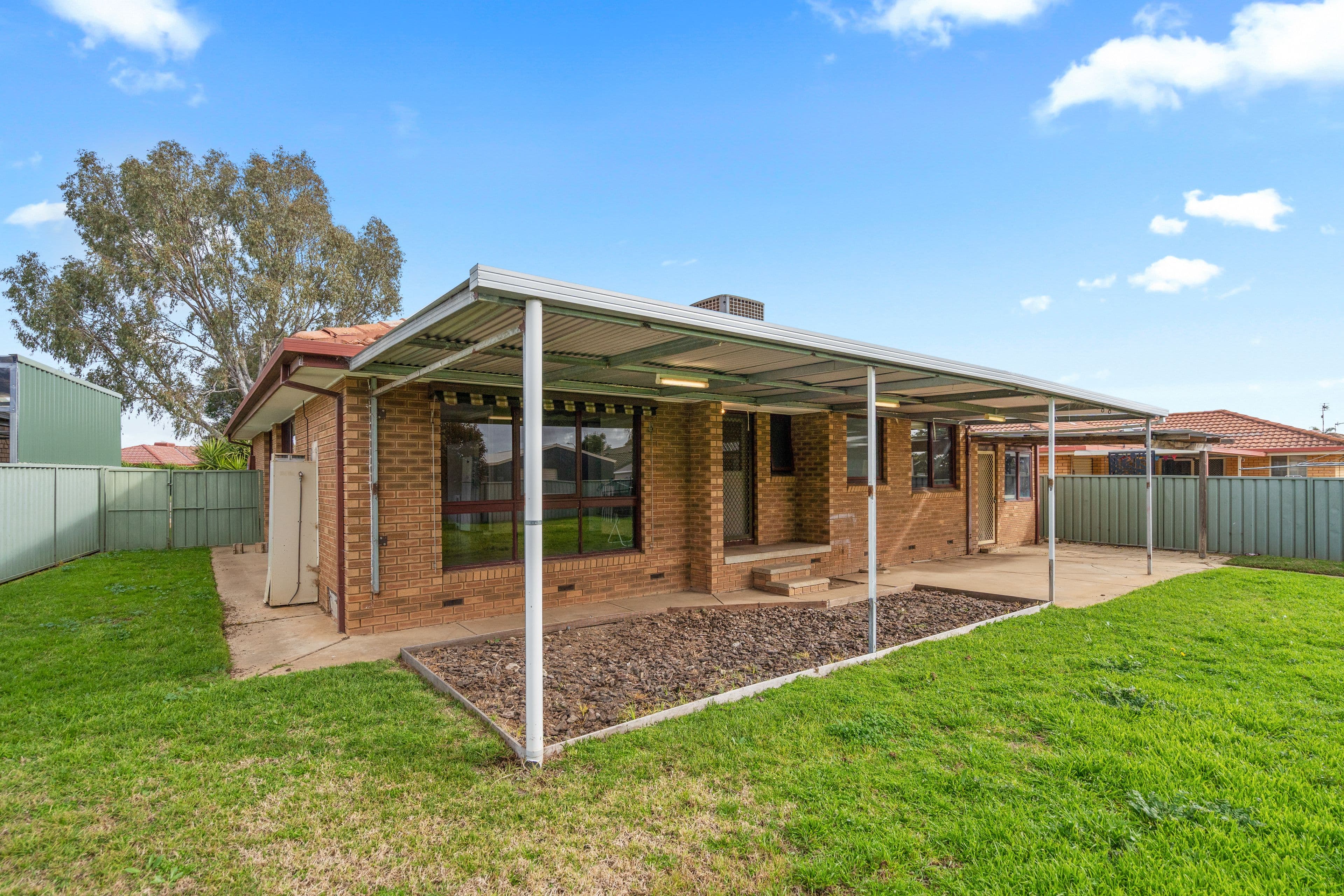 8 Lyons Crescent, FOREST HILL NSW 2651, Forest Hill - Thumbnail 8