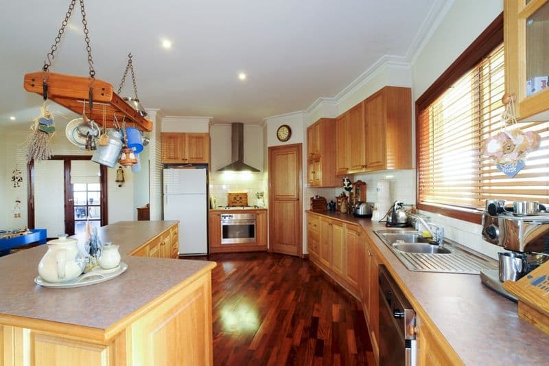 1 Redgum Drive, MELTON SOUTH VIC 3338, Melton South - Thumbnail 3