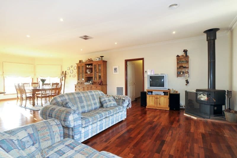 1 Redgum Drive, MELTON SOUTH VIC 3338, Melton South - Thumbnail 4