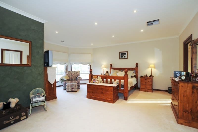 1 Redgum Drive, MELTON SOUTH VIC 3338, Melton South - Thumbnail 5