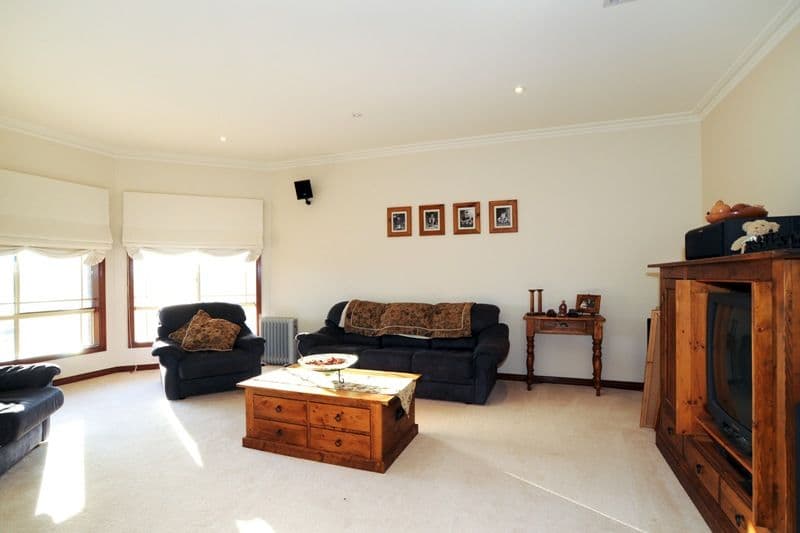 1 Redgum Drive, MELTON SOUTH VIC 3338, Melton South - Thumbnail 6