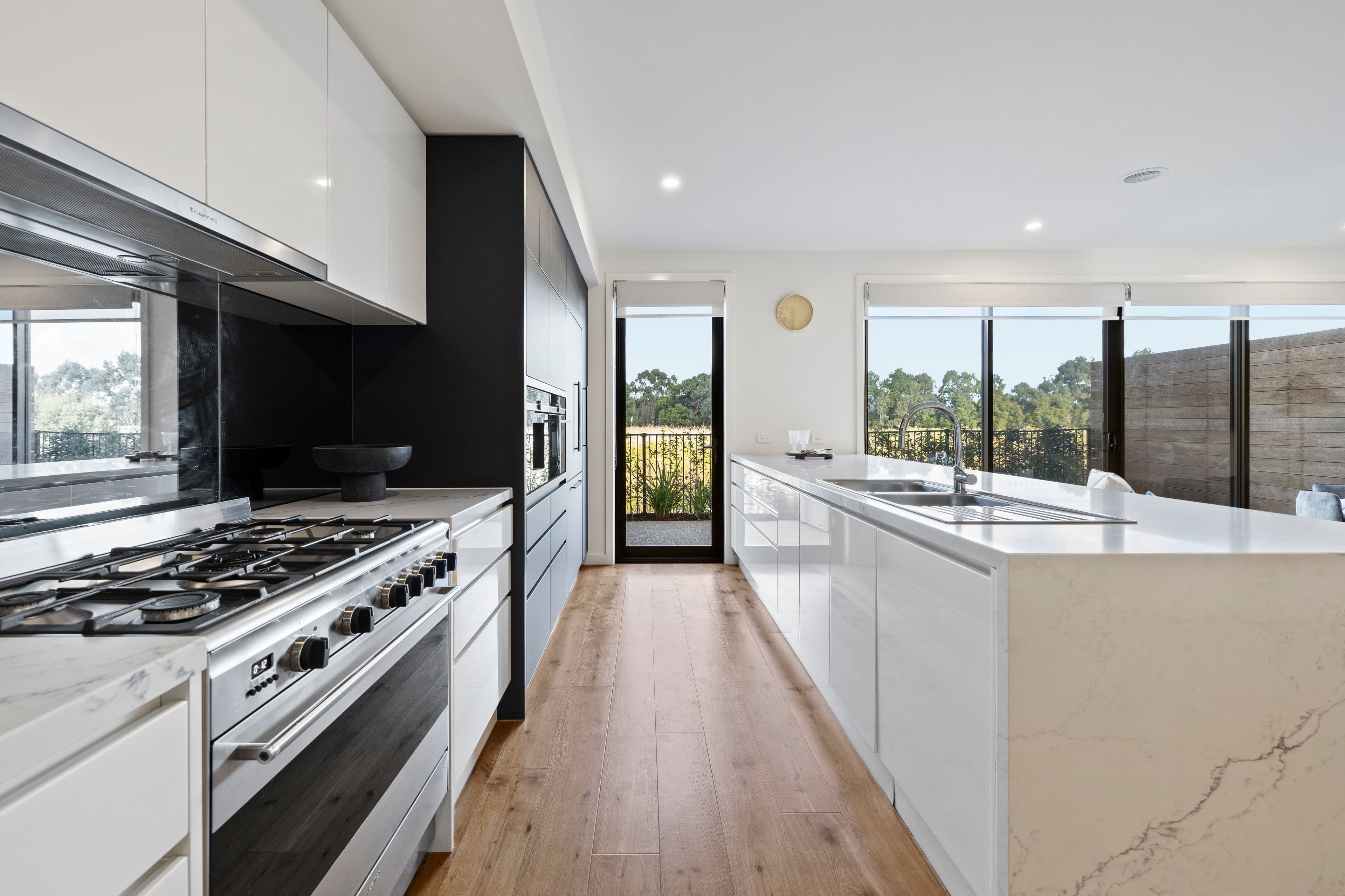 30 Emica Parade, Knoxfield VIC 3180, Knoxfield - Thumbnail 2