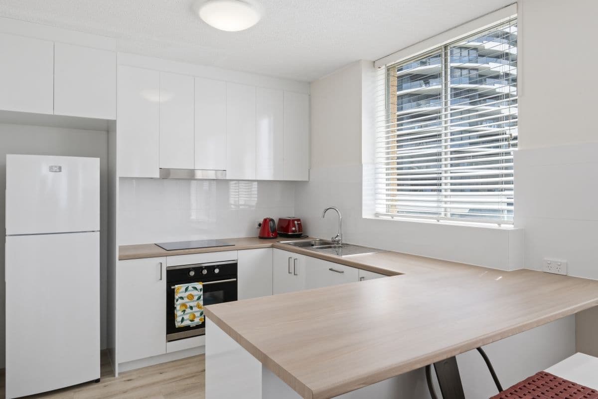 4 Elizabeth Avenue, Broadbeach QLD 4218, Broadbeach - Thumbnail 7