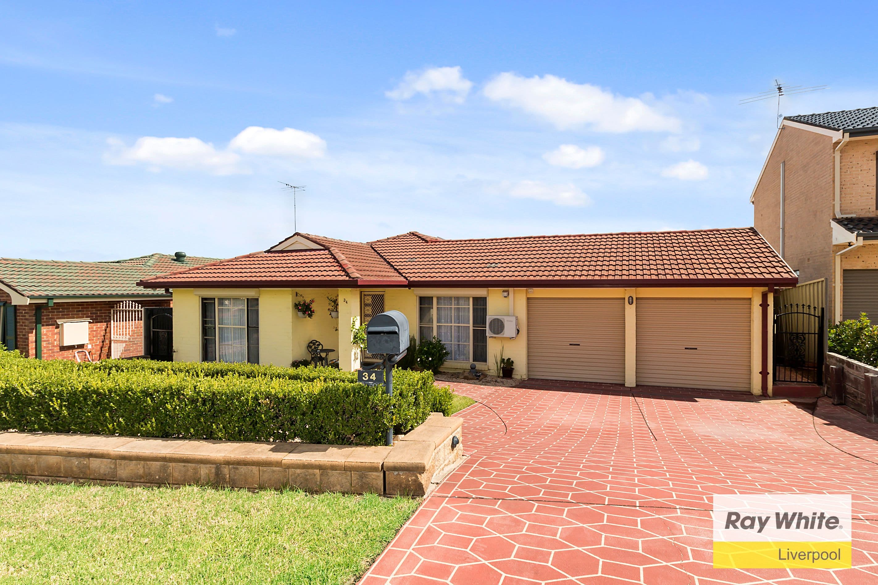 34 Penguin Parade, Hinchinbrook - Image 1