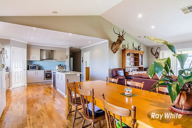 1 Donohue Street, Cranbourne East VIC 3977, Cranbourne East - Thumbnail 6