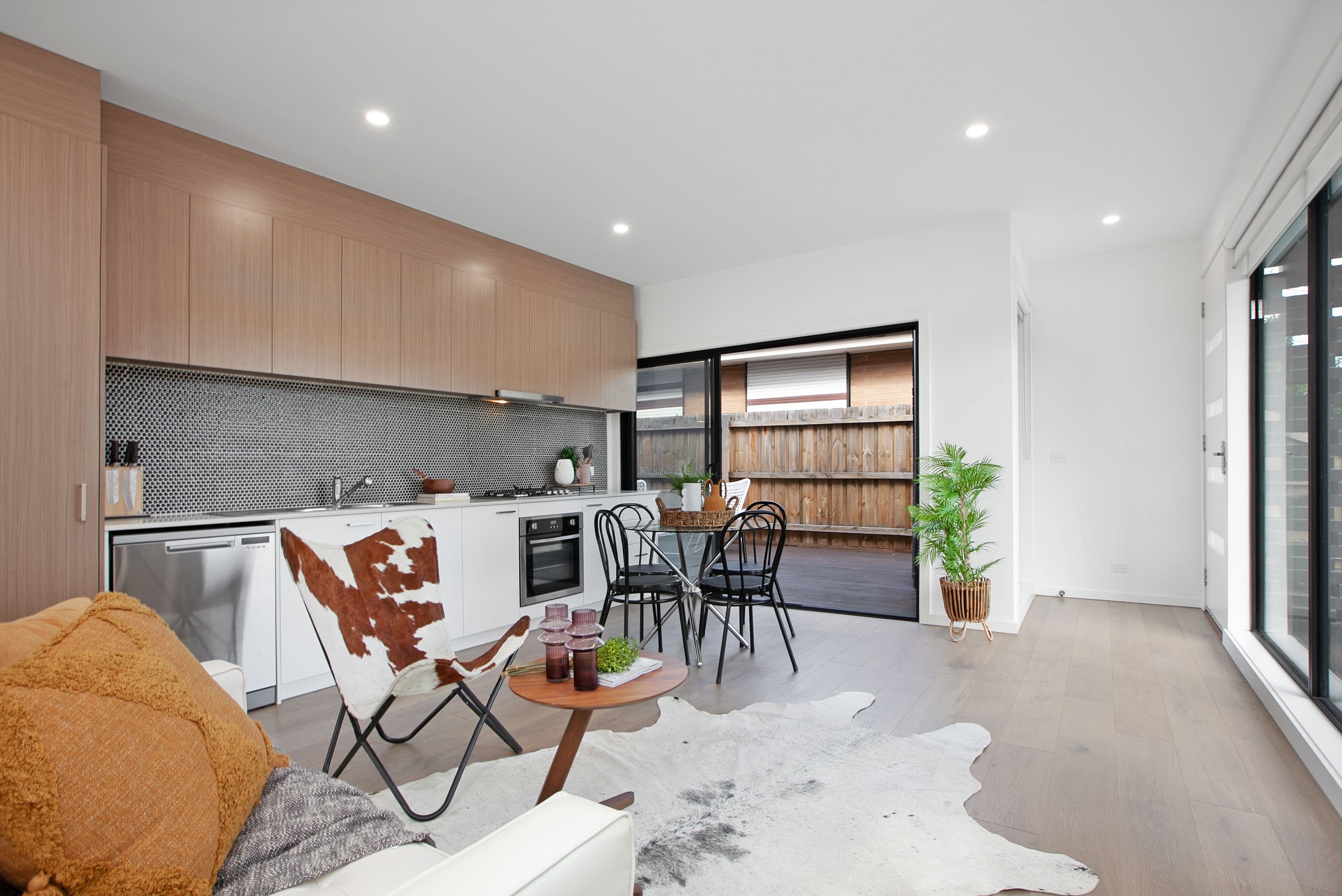 6 Locher Avenue, Reservoir VIC 3073, Reservoir - Thumbnail 3