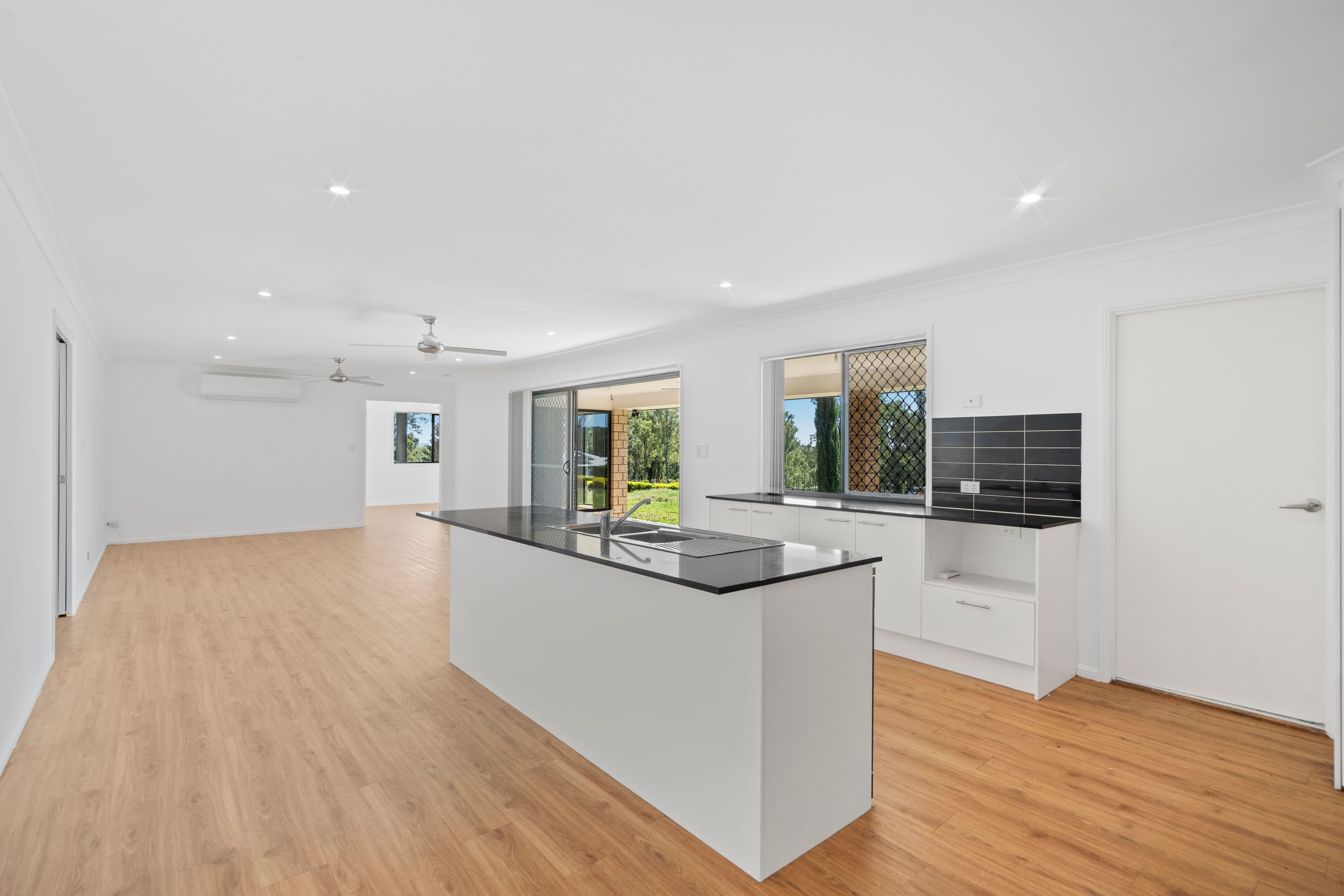 6 Kerry View Court, Forest Hill QLD 4342, Forest Hill - Thumbnail 4