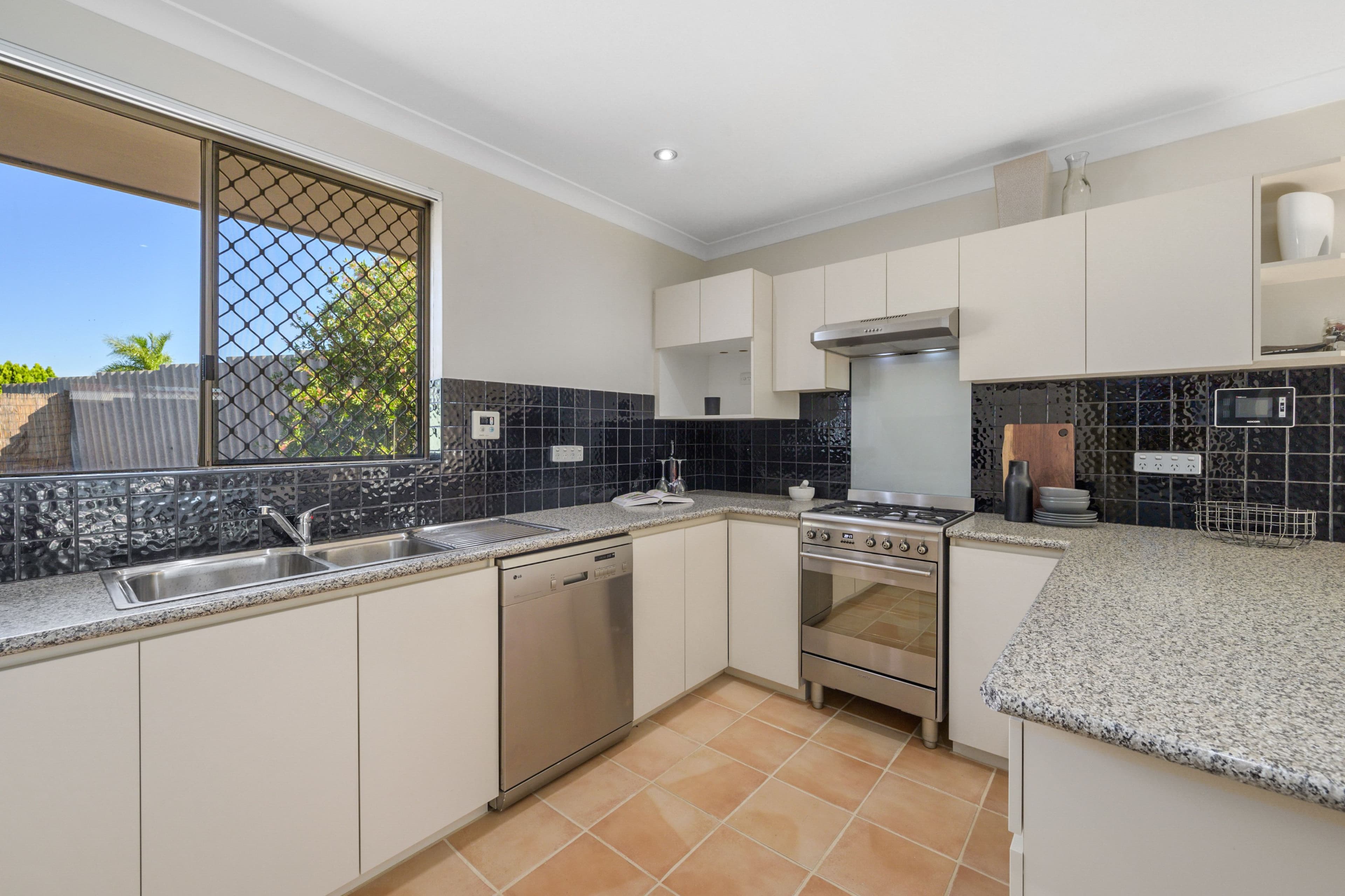 37 Durban Crescent, Kingsley WA 6026, Kingsley - Thumbnail 2