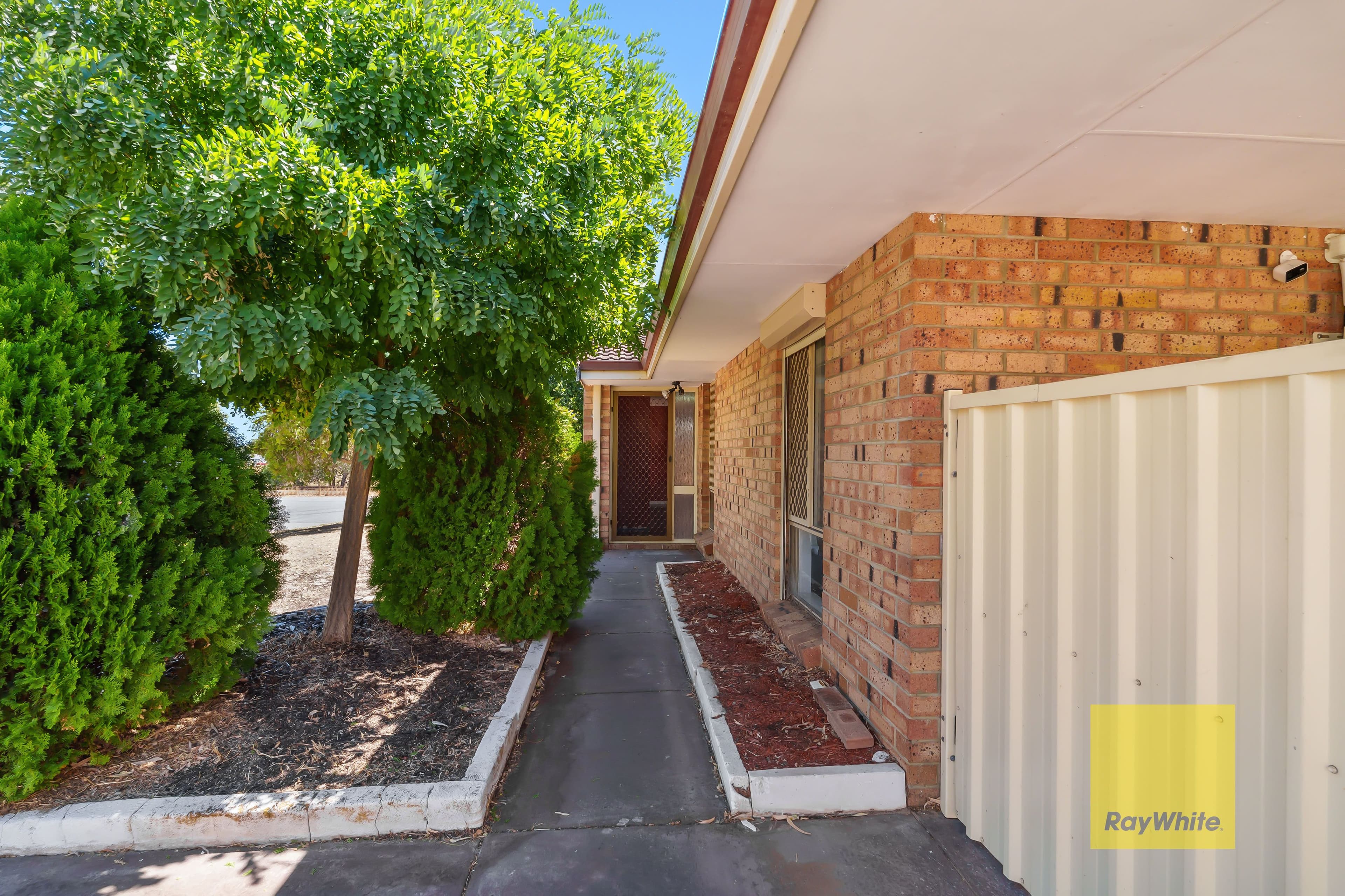 1 Woodbridge Close, Swan View WA 6056, Swan View - Thumbnail 4