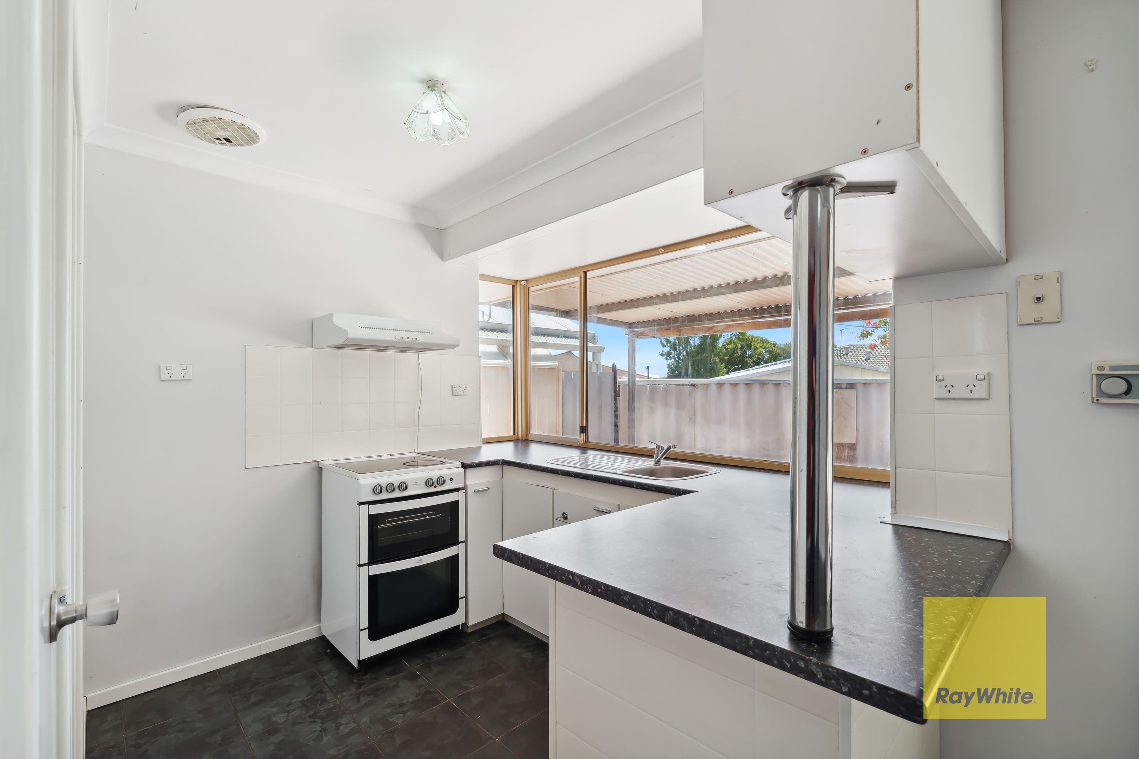 1 Woodbridge Close, Swan View WA 6056, Swan View - Thumbnail 8