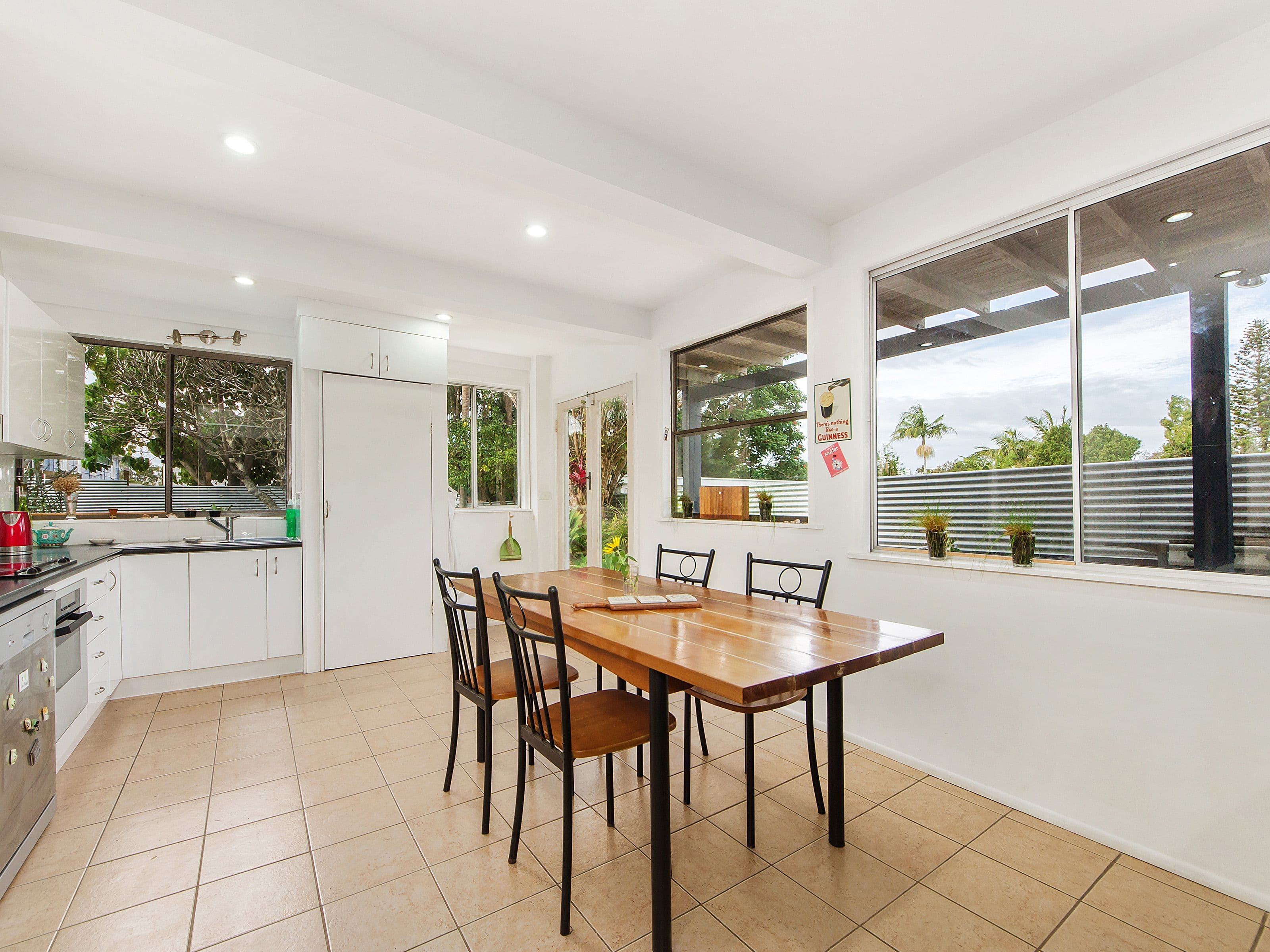 33 Brooke Avenue, Southport QLD 4215, Southport - Thumbnail 3