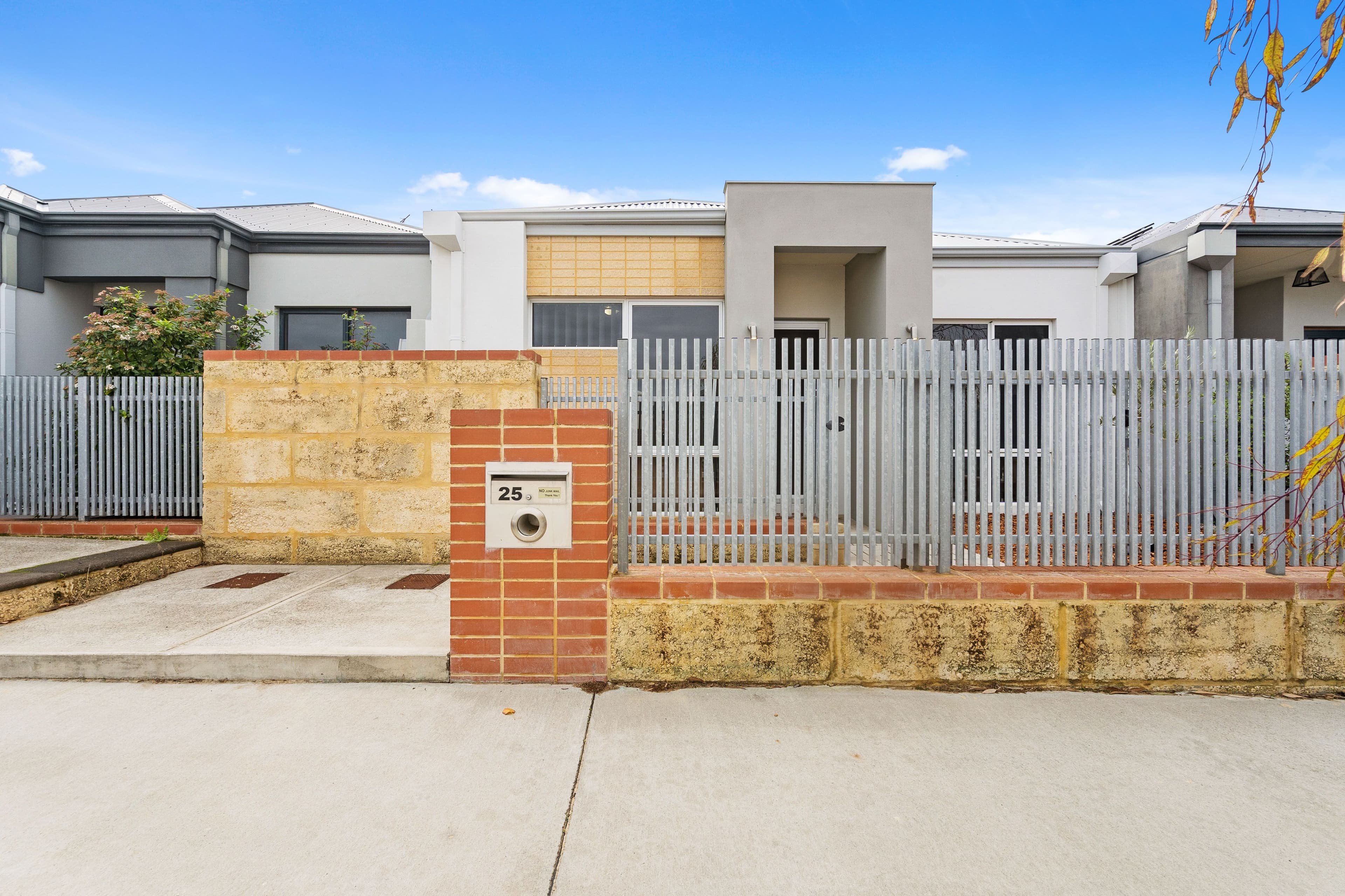 25 Perkins Drive, Clarkson WA 6030, Clarkson - Thumbnail 2