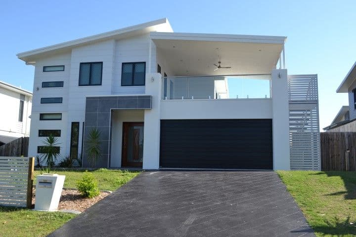 77 The Oaks Road, TANNUM SANDS QLD 4680, Tannum Sands - Thumbnail 2