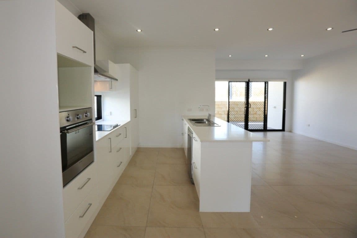 77 The Oaks Road, TANNUM SANDS QLD 4680, Tannum Sands - Thumbnail 3