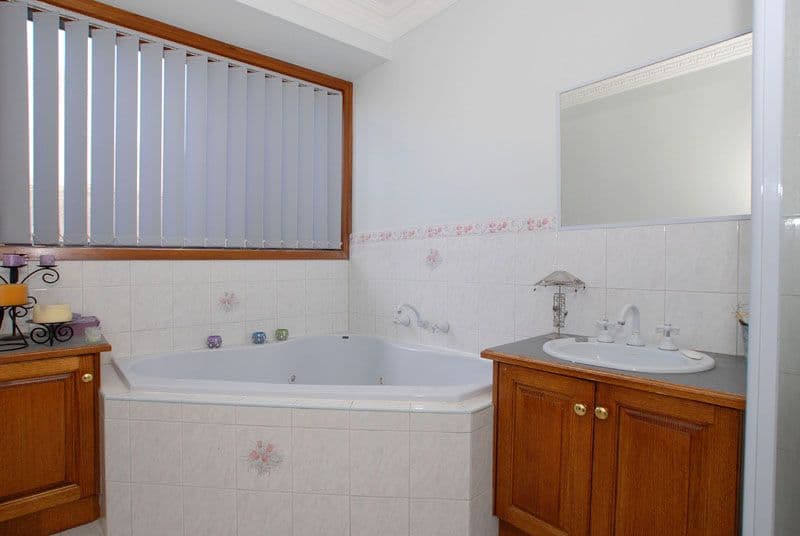 12 Haveaux Street, WERRIBEE VIC 3030, Werribee - Thumbnail 3