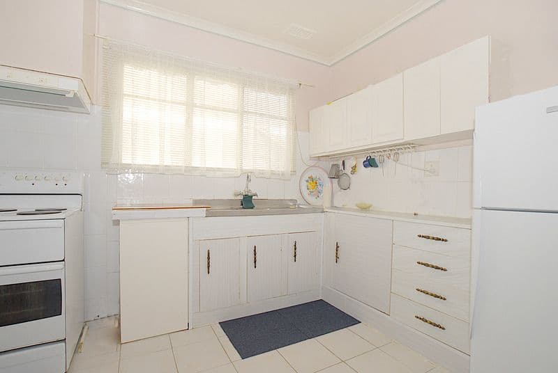 3 Oak Avenue, DOVETON VIC 3177, Doveton - Thumbnail 2