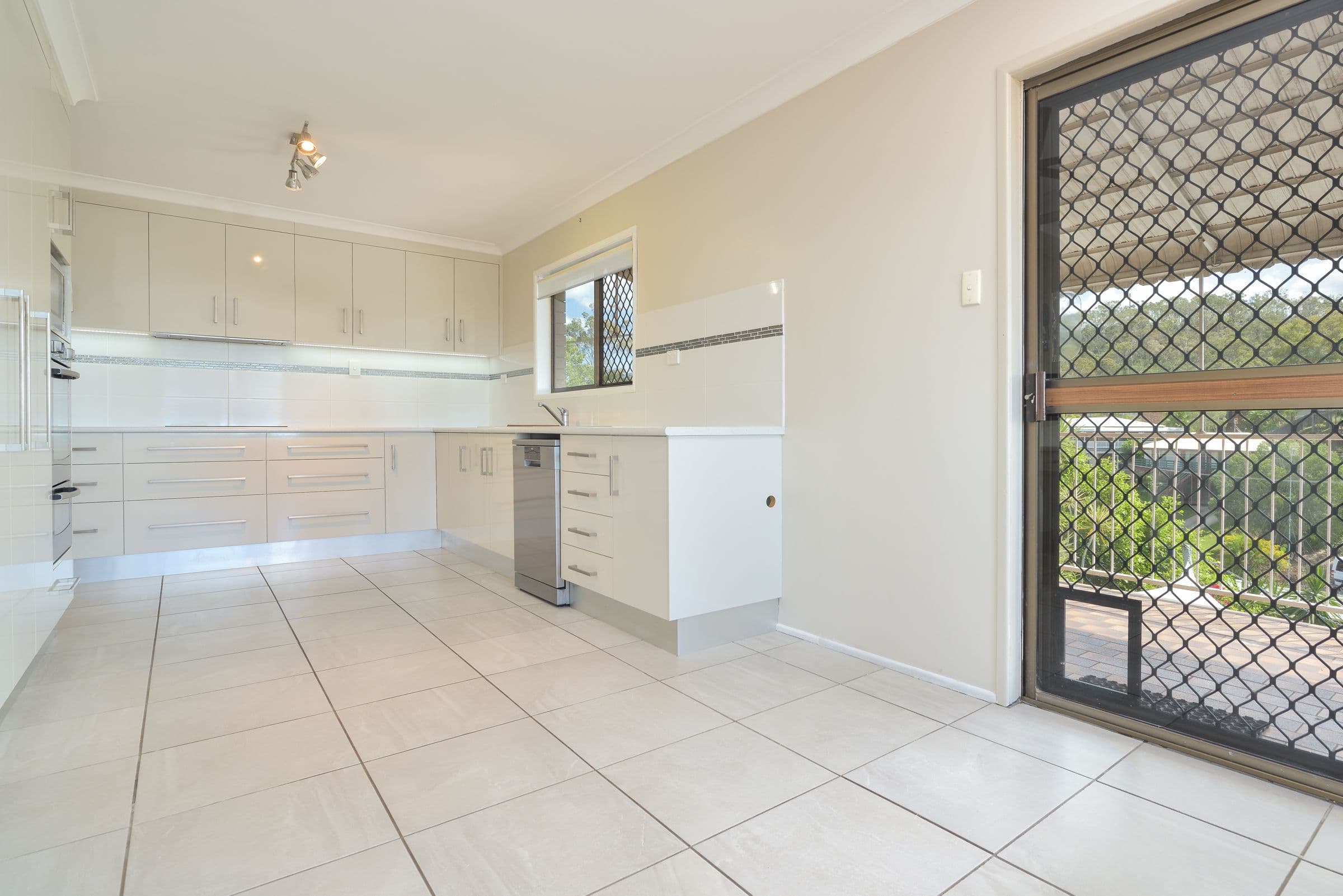 19 Mercedes Street, Clinton QLD 4680, Clinton - Thumbnail 4