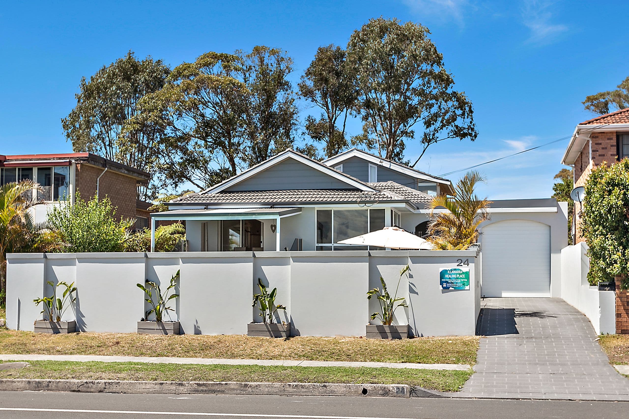24 The Esplanade, Oak Flats - Thumbnail 2