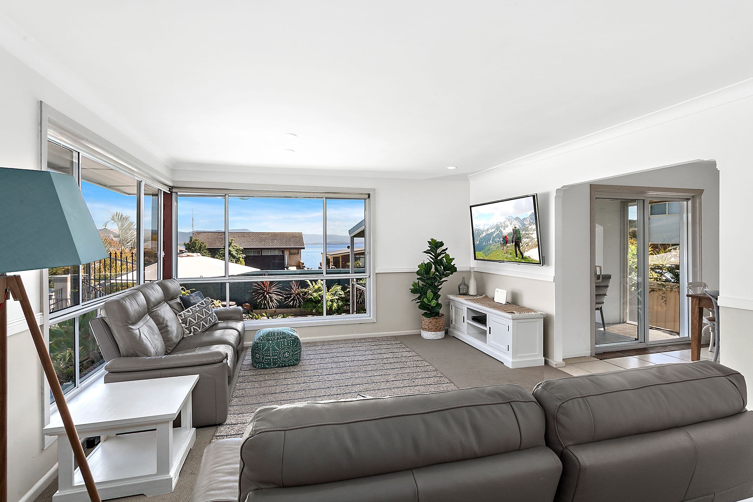 24 The Esplanade, Oak Flats - Thumbnail 5