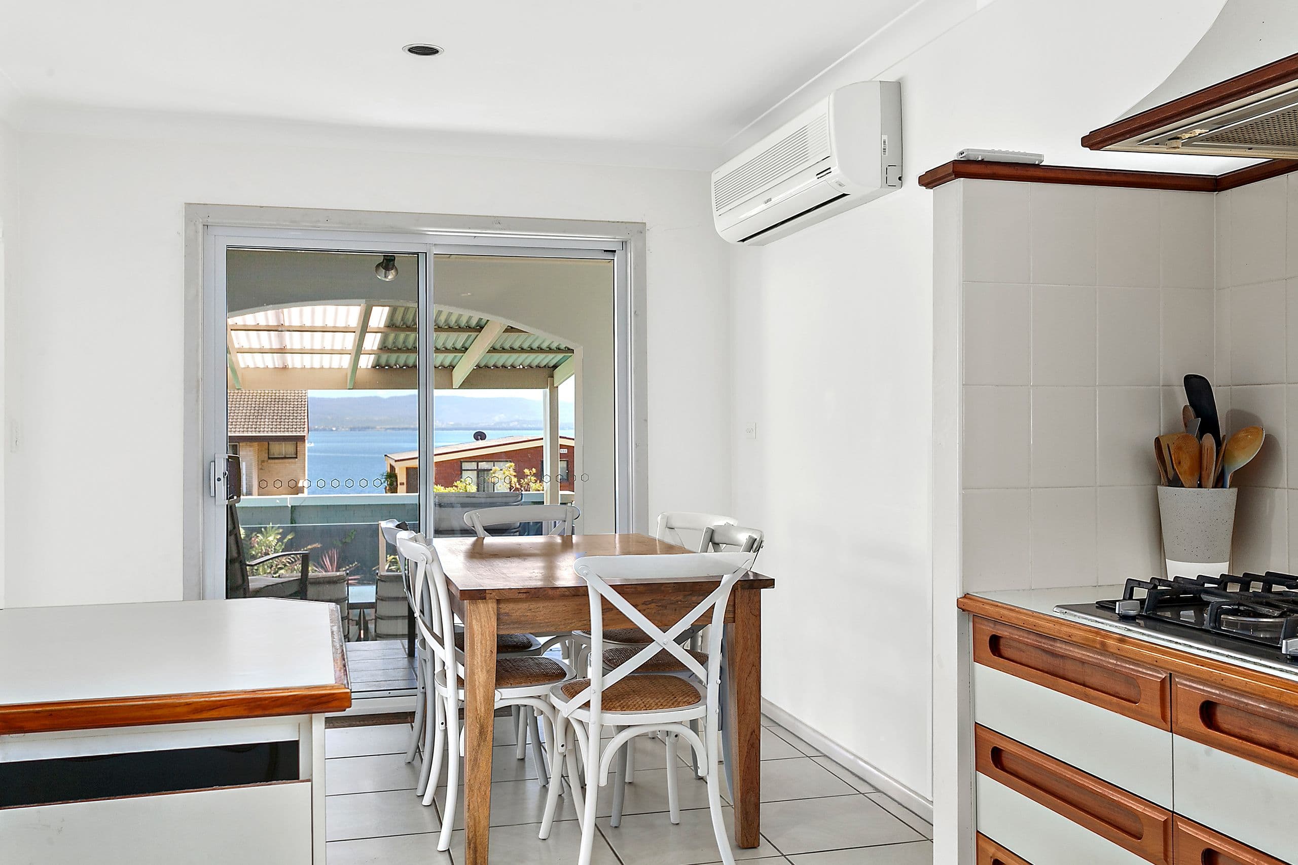 24 The Esplanade, Oak Flats - Thumbnail 7