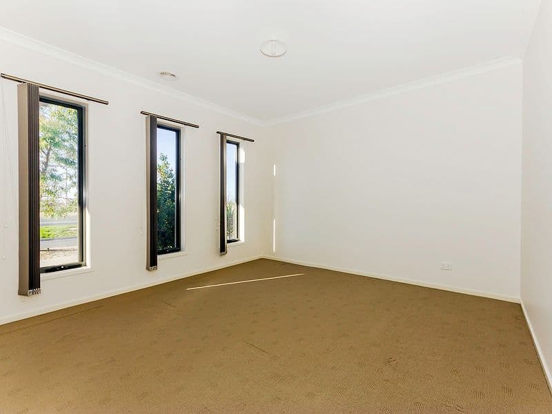 923 Leakes Road, Tarneit VIC 3029, Tarneit - Thumbnail 3