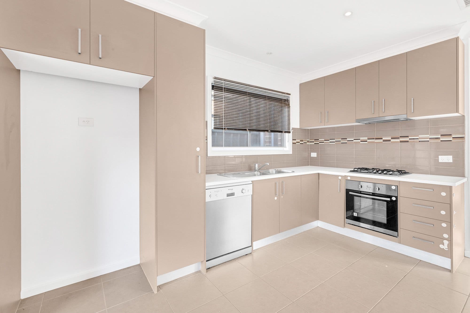 4 Durville Street, Wyndham Vale VIC 3024, Wyndham Vale - Thumbnail 3