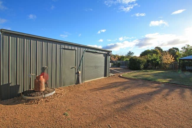 2 Hyland Drive, Bungendore - Thumbnail 7