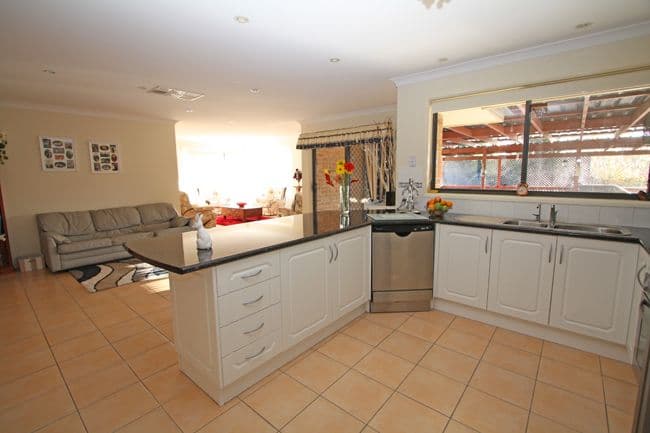 2 Hyland Drive, Bungendore - Thumbnail 8