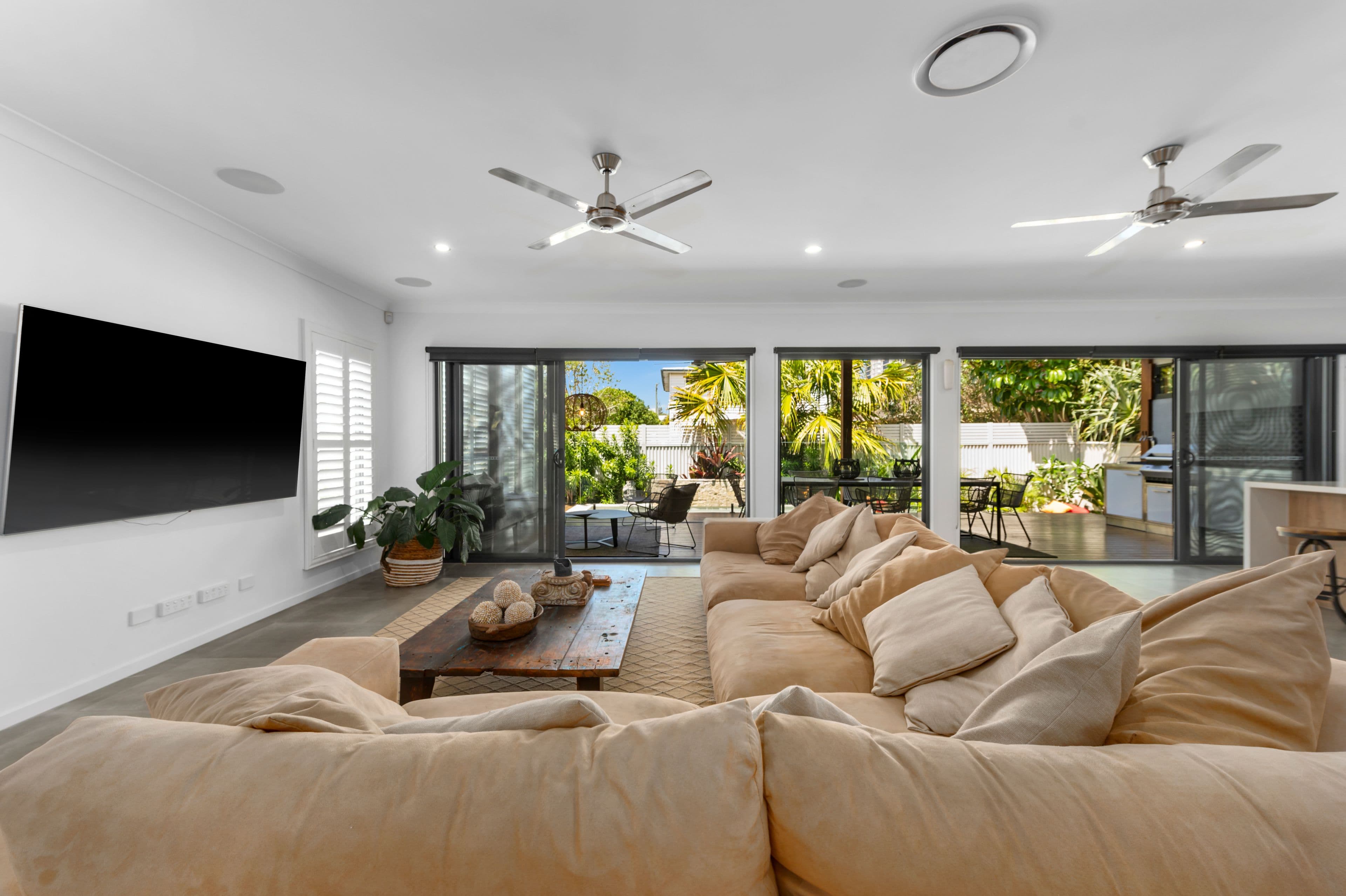 11 Clinton Avenue, Burleigh Waters QLD 4220, Burleigh Waters - Thumbnail 7