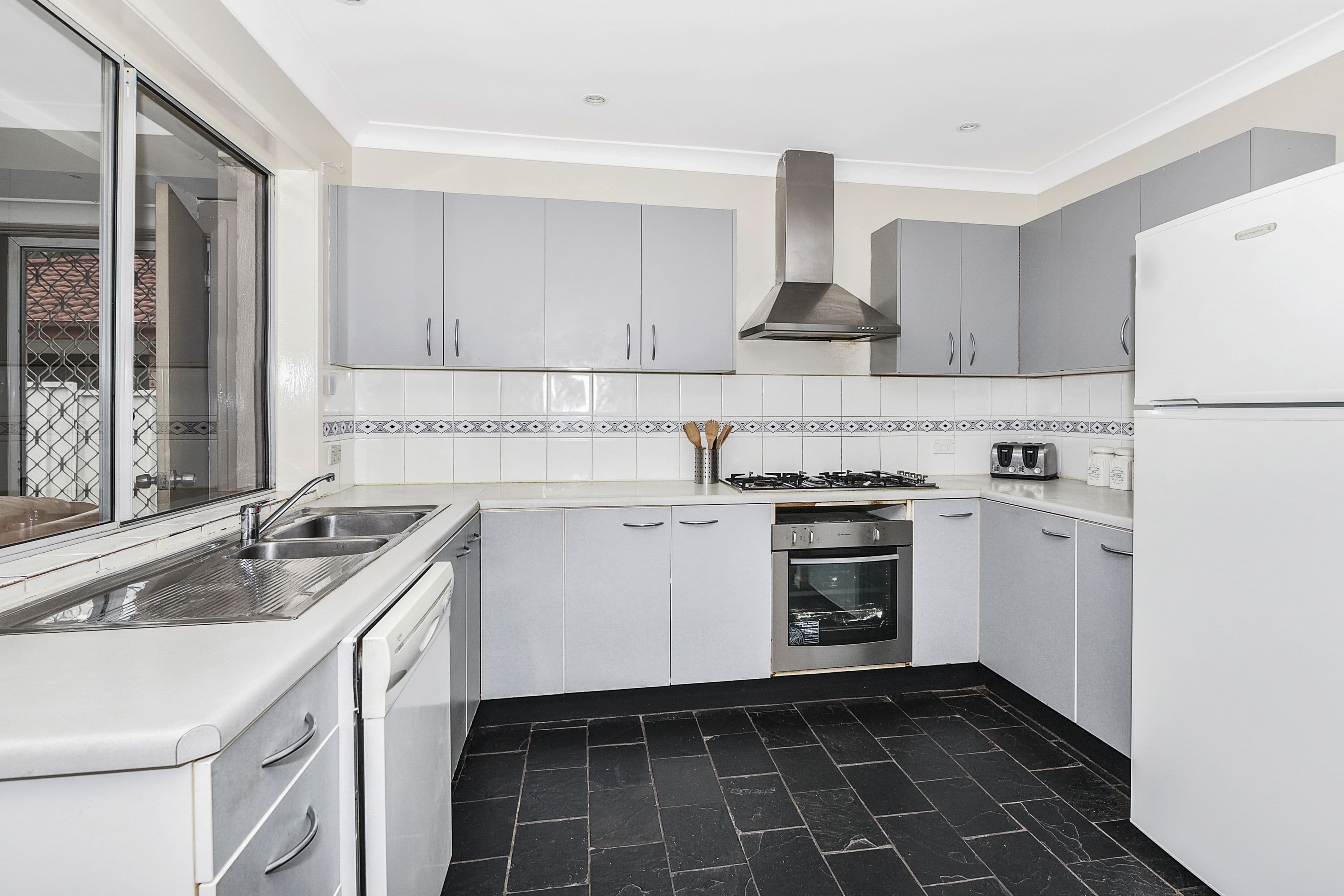 3 Gladys Manley Avenue, Kincumber - Thumbnail 2