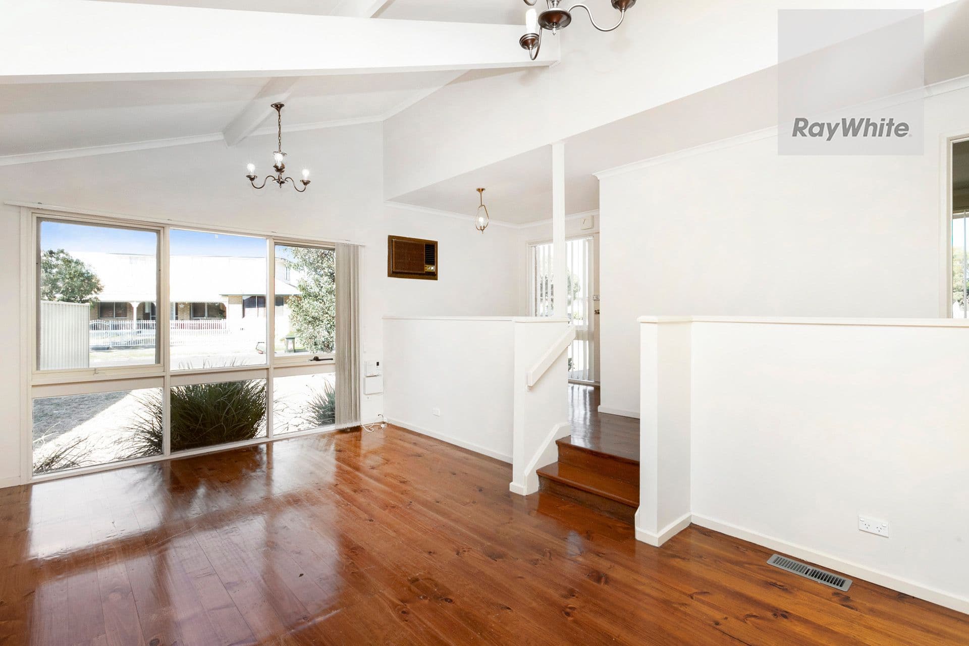 4 Chisholm Close, Gladstone Park VIC 3043, Gladstone Park - Thumbnail 2