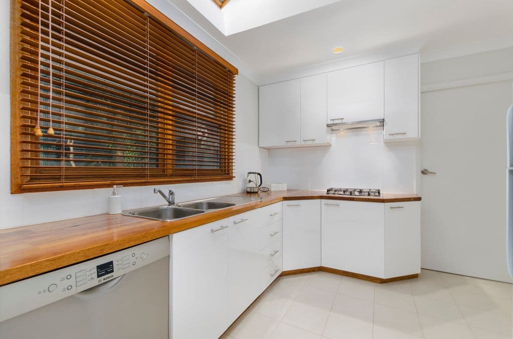 10 Coreen Avenue, West Wollongong - Thumbnail 3