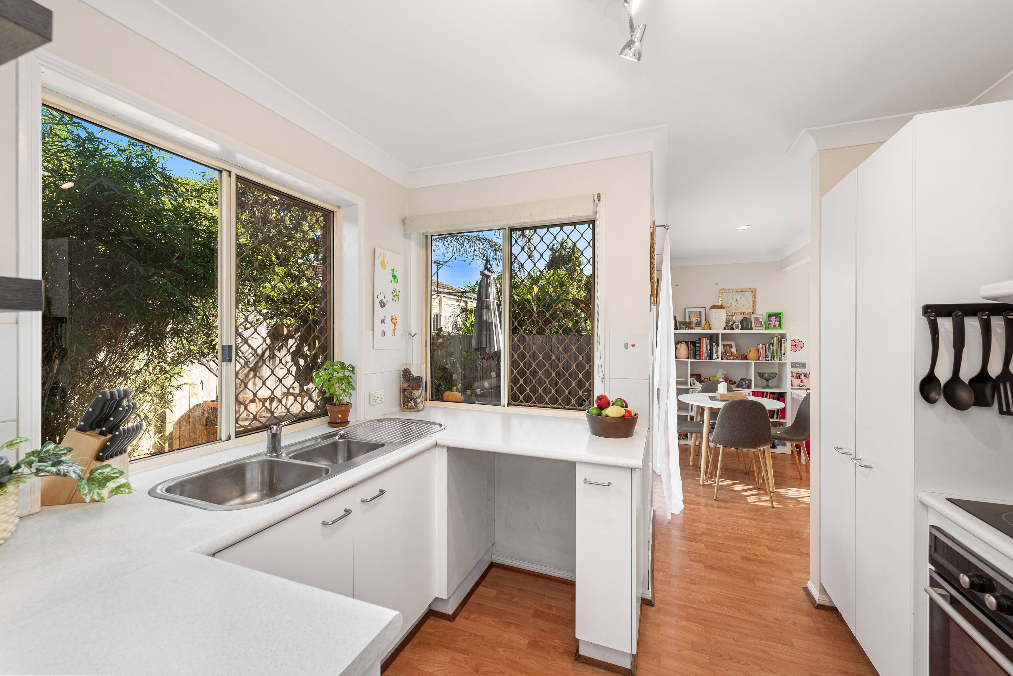 27 Daniells Street, Carina QLD 4152, Carina - Thumbnail 3