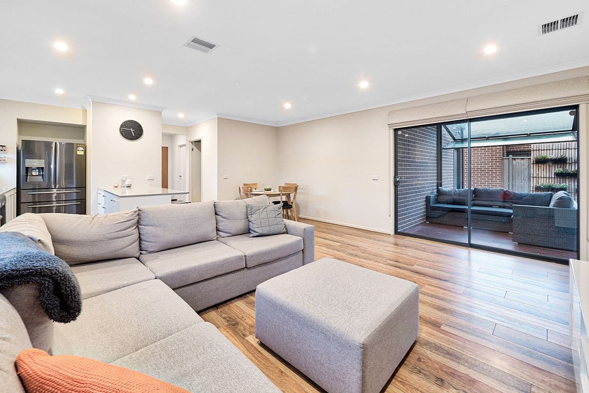 1 Symons Street, Cranbourne East VIC 3977, Cranbourne East - Thumbnail 8