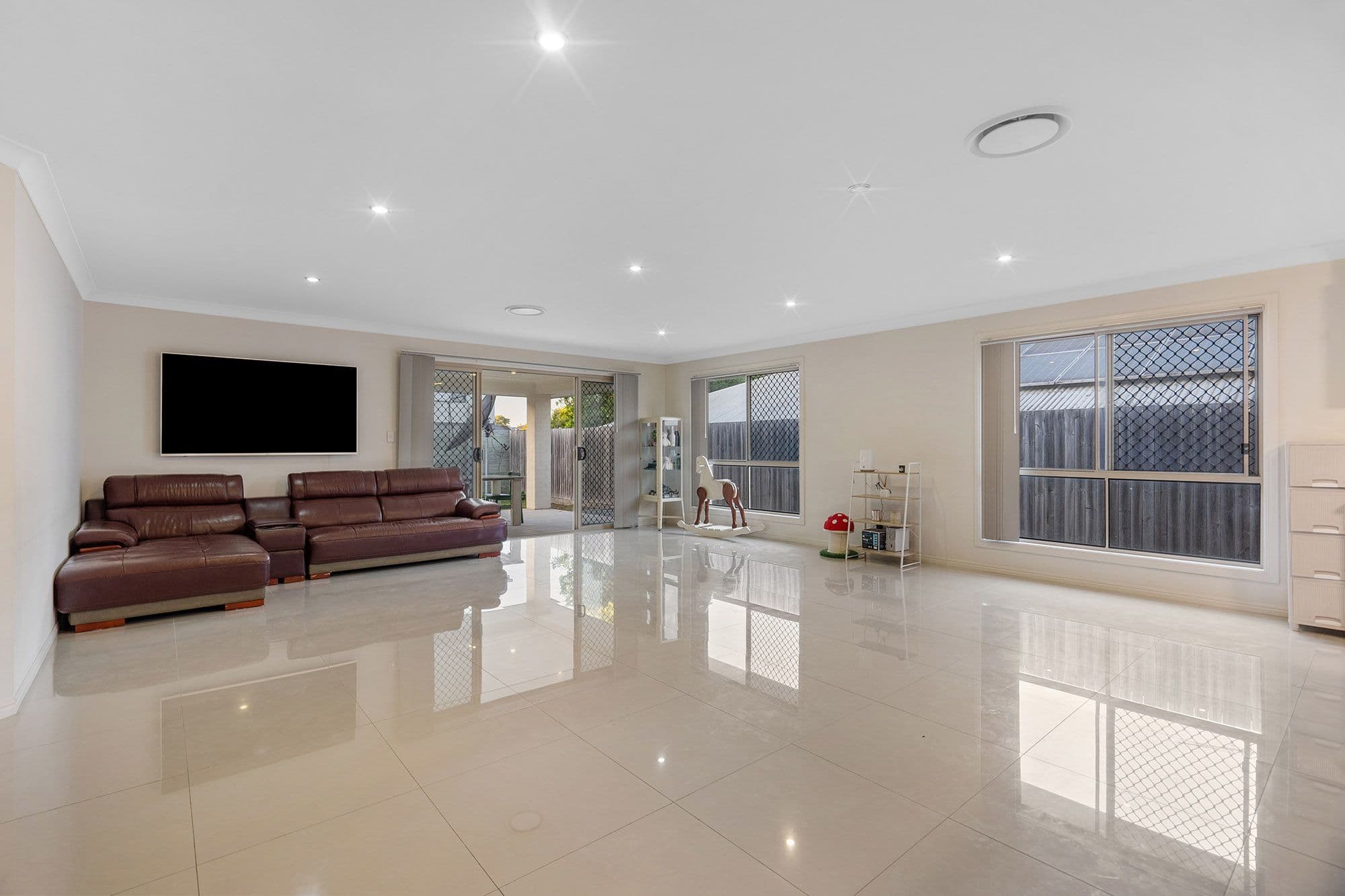 15 Harvey Place, Calamvale QLD 4116, Calamvale - Thumbnail 2