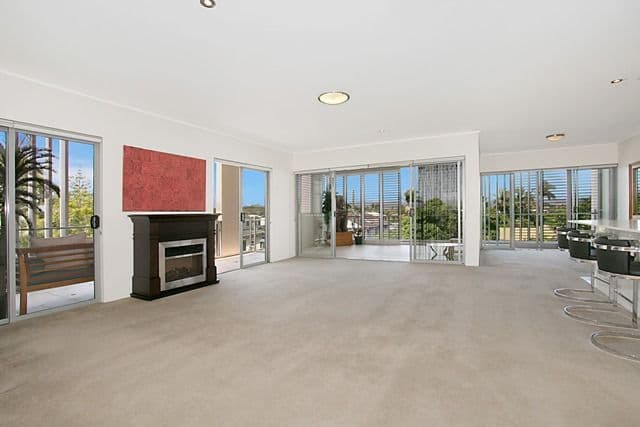 1 Toombul Avenue, MIAMI QLD 4220, Miami - Thumbnail 2