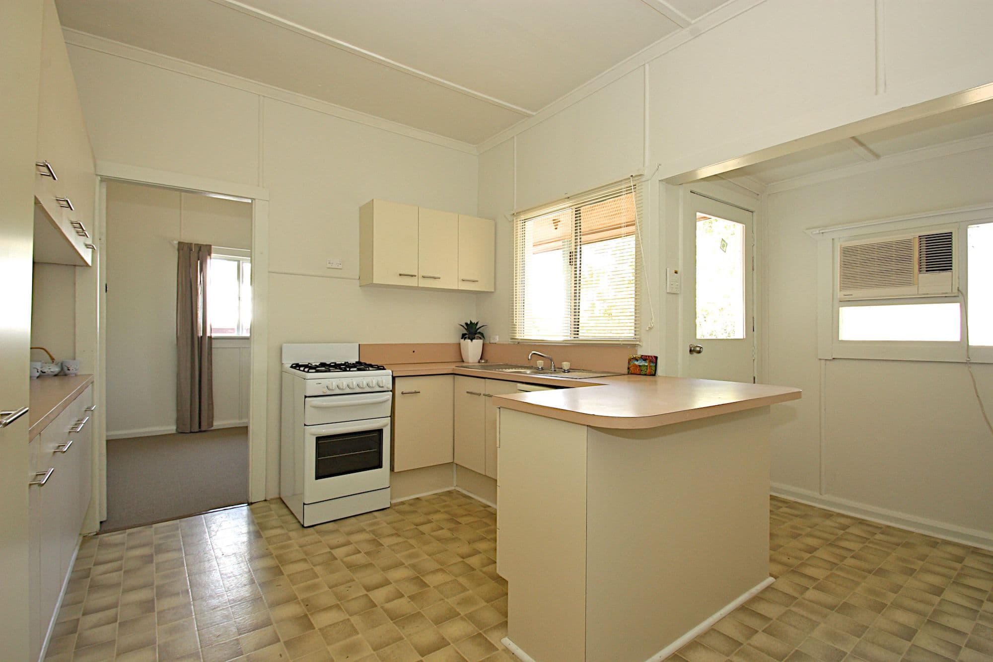 3 Fitzgerald Street, North Ipswich QLD 4305, North Ipswich - Thumbnail 4