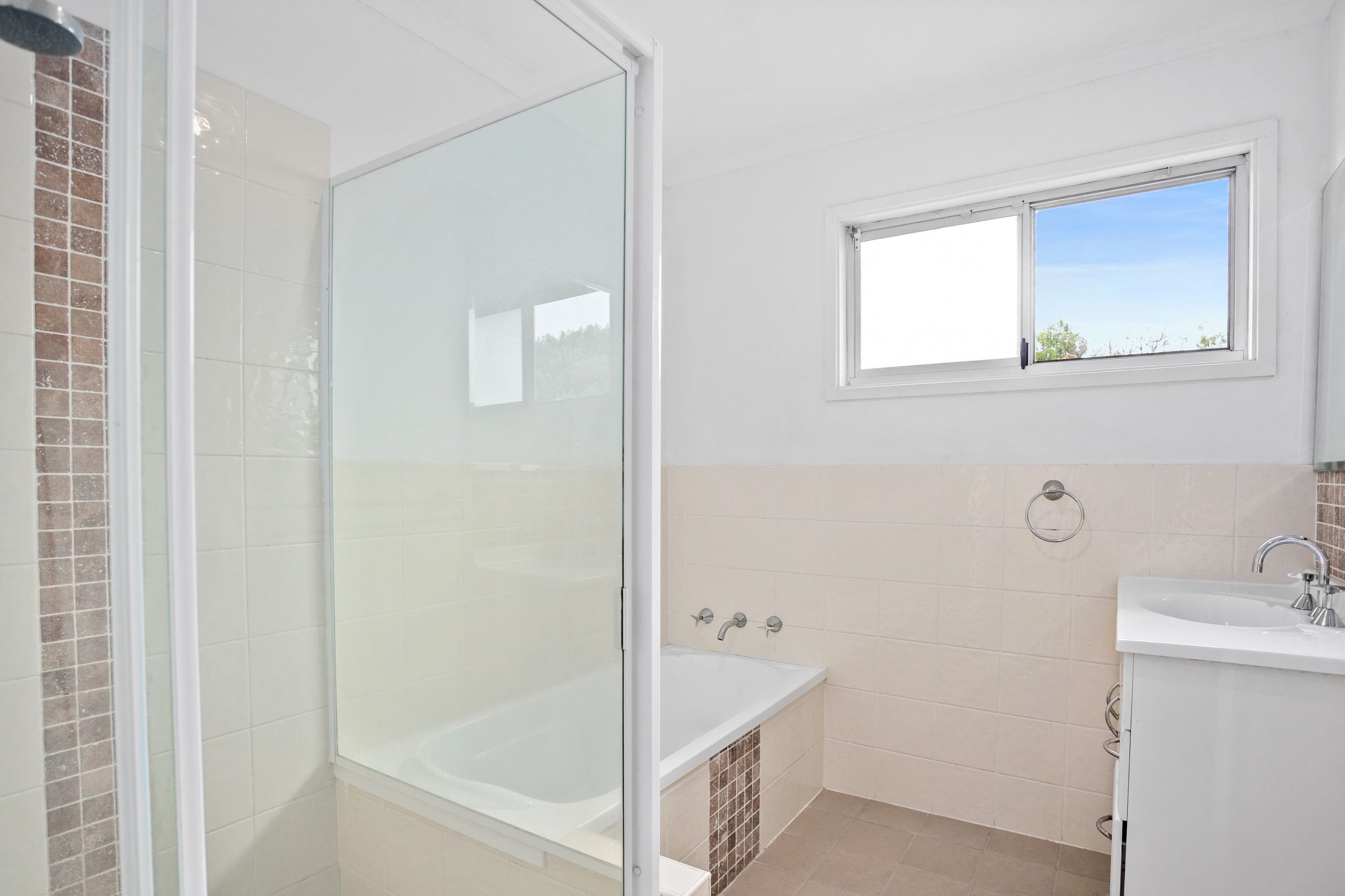 93 Stanley Avenue, Farmborough Heights NSW 2526, Farmborough Heights - Thumbnail 4