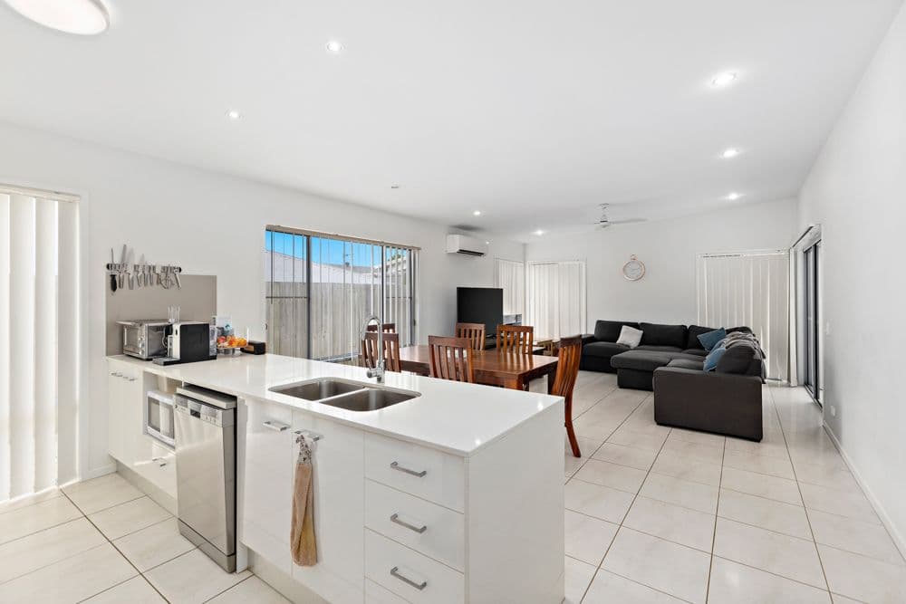 15 Rowe Crescent, Thornlands QLD 4164, Thornlands - Thumbnail 2